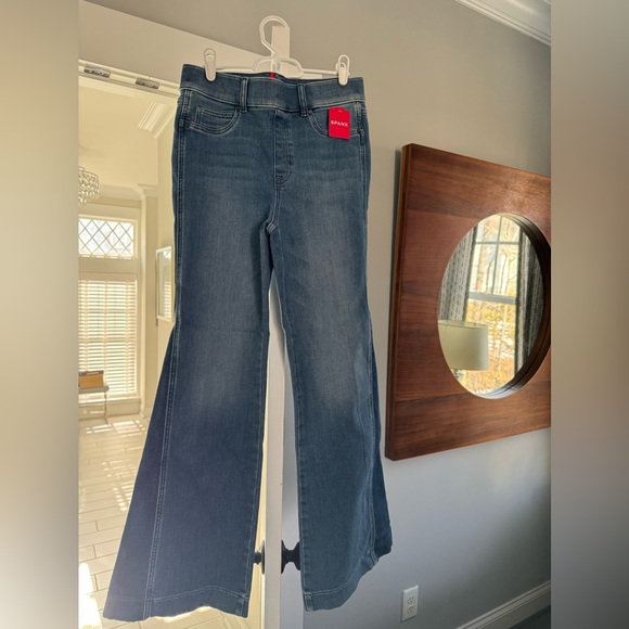 SPANX NWT Flare Jeans, Mixed Wash. Medium. - Picture 6 of 11